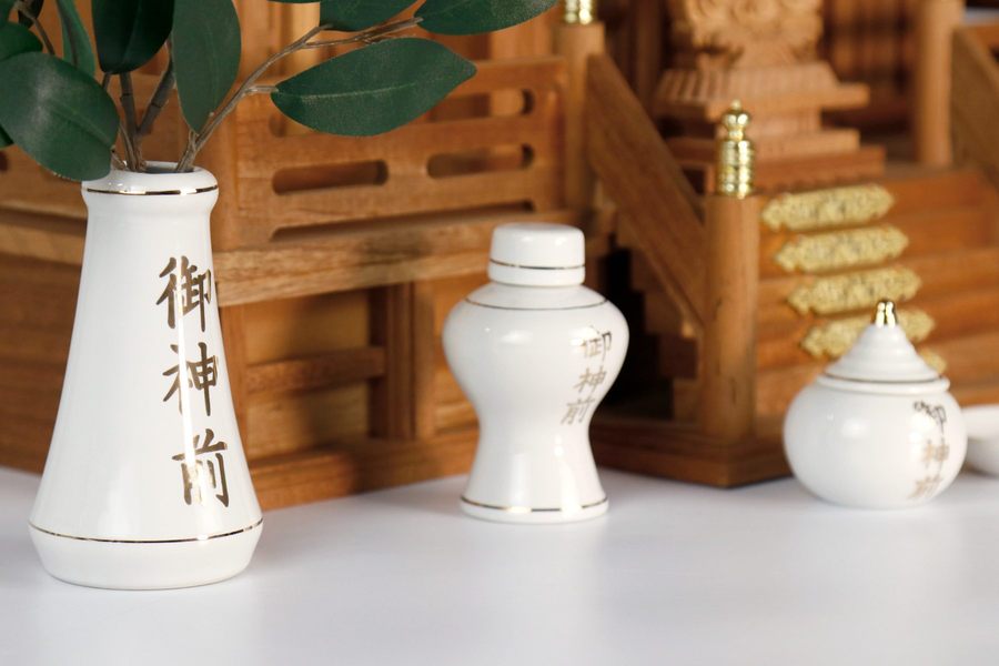 透かし彫り屋根違い三社 金文字神具セット 神棚セット 神棚 神具 やまこう 公式オンラインショップ